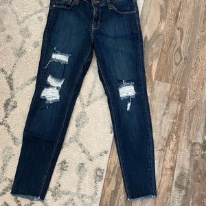 Sz 31, Like New Just Black distressed Frey skinnies in Dark Blue